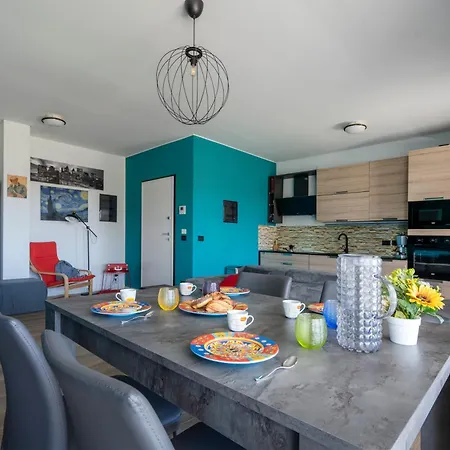 Guesthost - Kind Park - Sleek With Terrace & Parking