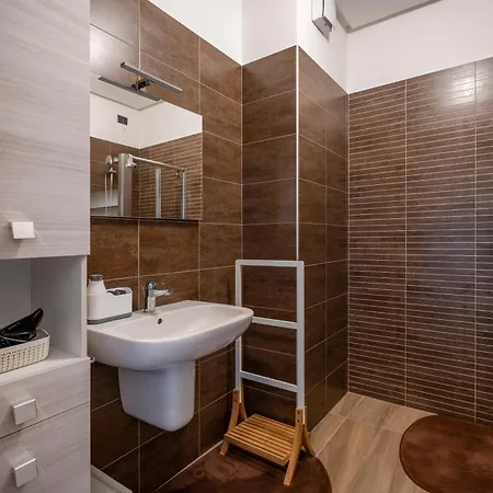 Guesthost - Kind Park - Sleek With Terrace & Parking Apartament Bari