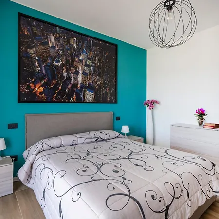 Apartament Guesthost - Kind Park - Sleek With Terrace & Parking *