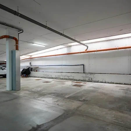 Guesthost - Kind Park - Sleek With Terrace & Parking