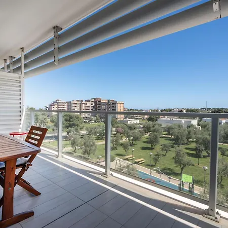 Guesthost - Kind Park - Sleek With Terrace & Parking Apartament