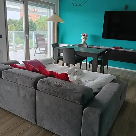 Guesthost - Kind Park - Sleek With Terrace & Parking Apartament