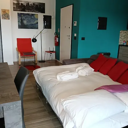 Guesthost - Kind Park - Sleek With Terrace & Parking * Bari